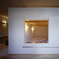 小さな箱の部屋のような寝室