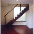 無駄を削ぎ落としつつ、クラシカルな趣きのある階段ホール