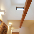 2階の天井に設けたハイサイド