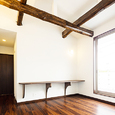 梁を活かした洋室
