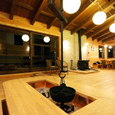 木の温かみを照らし出す照明デザイン