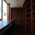 本棚の中を回遊できる書斎