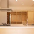 アイランドキッチンと壁面収納