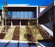 斜面を活かす家