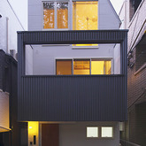 鵜の木の吹抜けと半地下書斎のある家