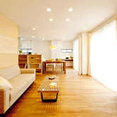 シンプルで落ち着ける空間の家