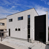 敷地いっぱいの南向き間口6間  前庭のあるパッシブハウス