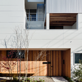 独立した二世帯が集う家