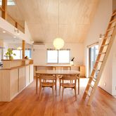 子育て世代、高天井にロフト、ファミリーデスクのある２世帯住宅