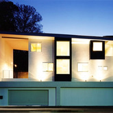 朝霞台の地平線の見える崖地の家