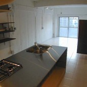 床壁天井を白くして部屋の奥まで明るい