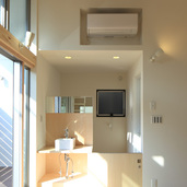 コンパクトで忙しい朝にも便利なリビング洗面