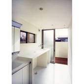 デッキに繋がる洗面