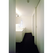 清潔感を感じさせる洗面室