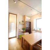 スポットライト照明の1階LD