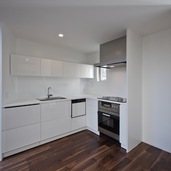 シンプルなL型キッチン