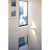 採光窓をふんだんに取り入れた室内