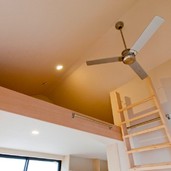 切り妻屋根を活かしたロフトスペース