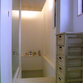 間接照明が美しい階段スペース