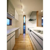 奥行きのある広々キッチン