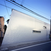 クールな印象のガルバリウム外壁