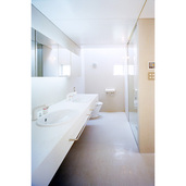 二つ洗面ボウルを設置したサニタリースペース