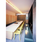 対面カウンター式の２階キッチン