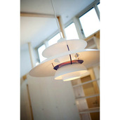 お洒落な照明の映える室内