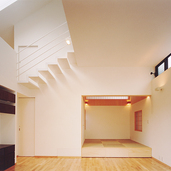 プライバシーを守りつつ採光を確保したLDK