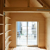 奥行きを感じさせるバルコニー