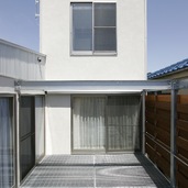 最大限のロフトを持った子供室