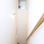 照明にもこだわった階段