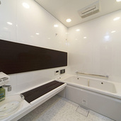 洗い場を広くとりくつろげる浴室に