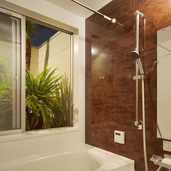 リゾートの雰囲気を愉しむバスルーム