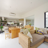 家族が集う開放感のあるリビング