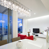 白を基調としたラグジュアリーな空間