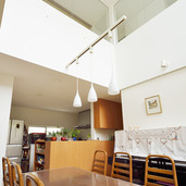 開放感のあるダイニングスペースからの眺め