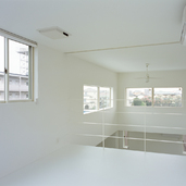 大きな吹抜けから、たくさんの光が入る快適なロフト