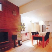 ハイサイドライトと吹き抜けで明るいリビング