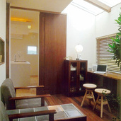 台所横の明るいサンルーム