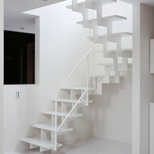 造形が美しいこだわりの階段