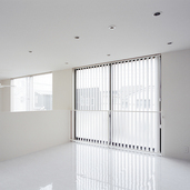 真白に統一された2階洋室