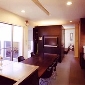 シックな雰囲気のリビング