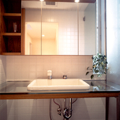 シンプルモダンな洗面室