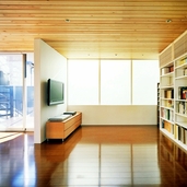 ダイニングから見たリビング