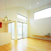 リビングの隅を切り取る形のバルコニー