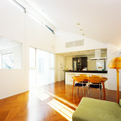 明るく開放感のあるリビング