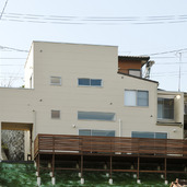 自然との調和を考え、自然を楽しむために建てられた建物