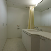 さわやかにまとめた洗面所