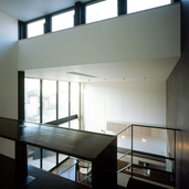 家の最も高いところに、換気も兼ねたハイサイド